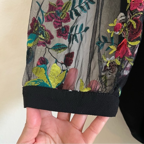 2/$30 Umgee Black and Pink Blouse with Boxy Style and 3/4 Sleeves - Picture 5 of 15